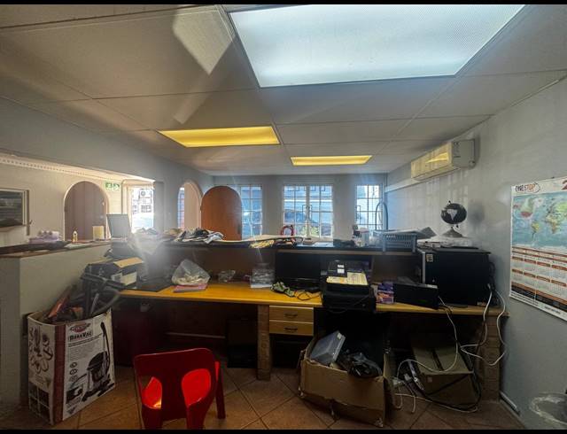 260M² WAREHOUSE TO LET IN SPRINGFIELD PARK